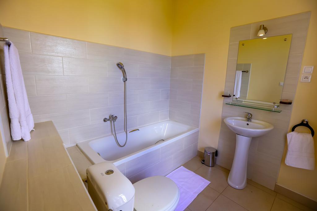 Le Lotus Bleu Hotel Антананариву Стая снимка