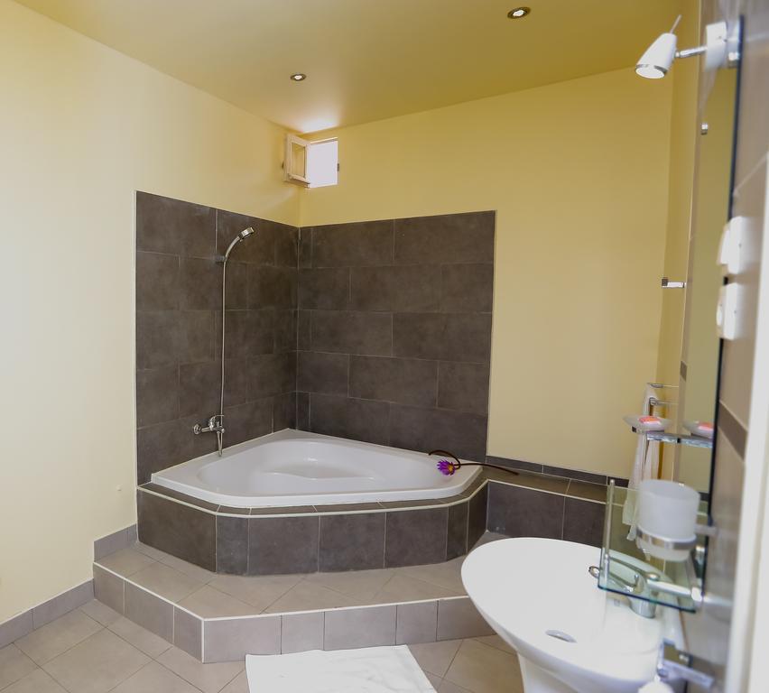 Le Lotus Bleu Hotel Антананариву Екстериор снимка